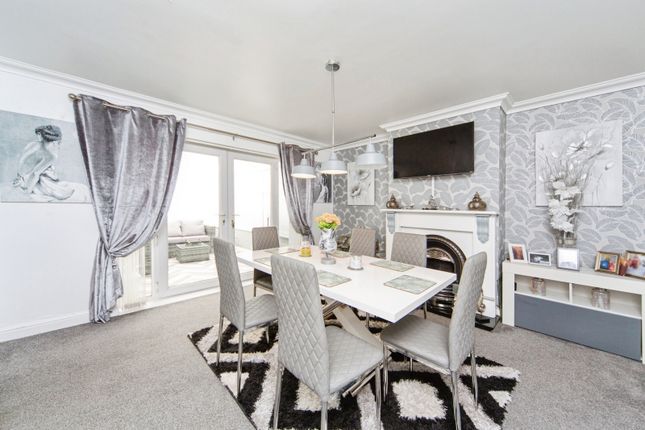 31, Dickens Avenue, Prenton photo 4