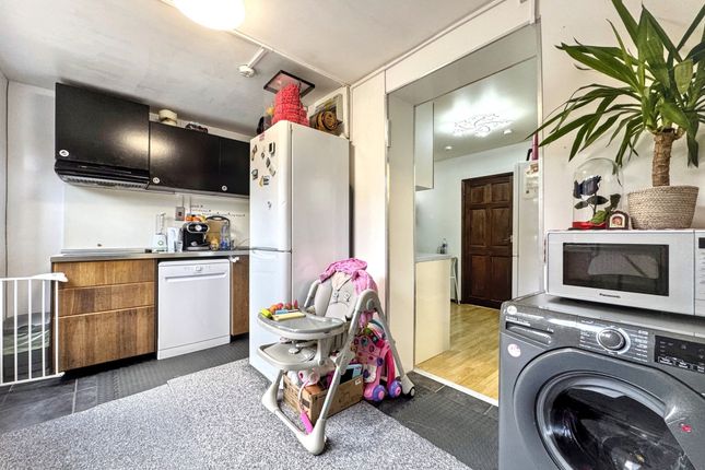 44 Deans Lane, Edgware photo 4