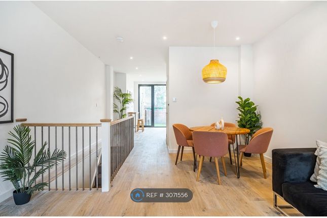 Flat A, Devonshire Road, London photo 2