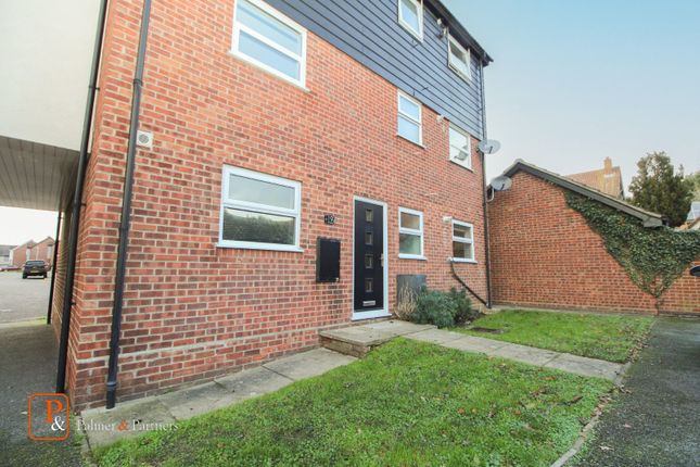 Thumbnail Maisonette to rent in Stonecrop, Colchester, Essex