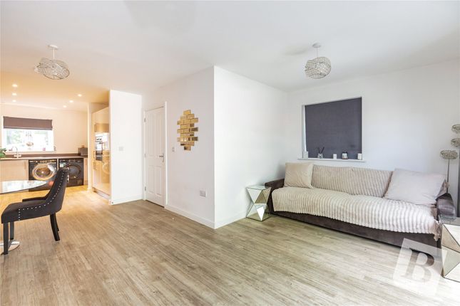 10, Florence Close, Brentwood photo 4