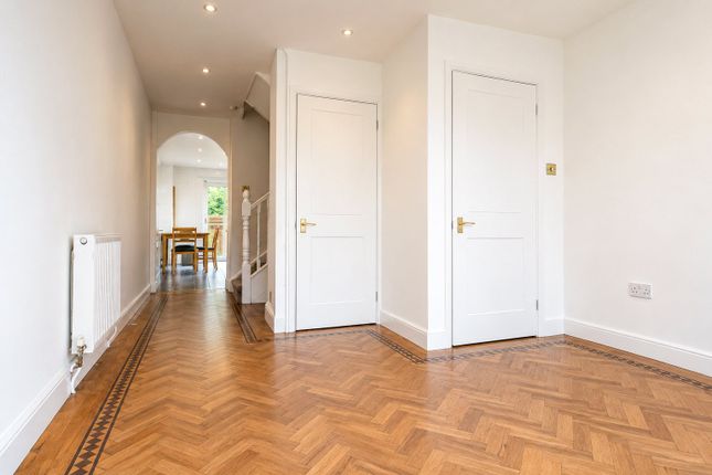 Brabazon Street, London photo 4