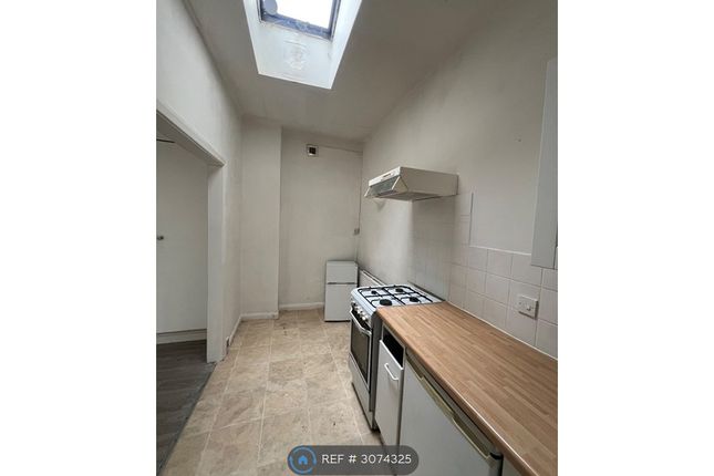 A Ravensbourne Road, London photo 5