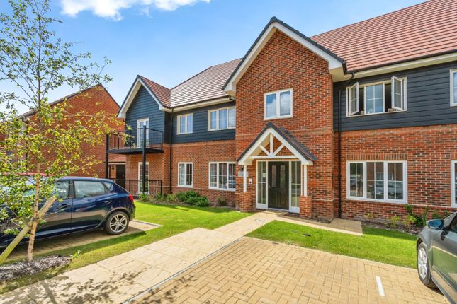 Flat for sale in Waxwing Walk, Chichester