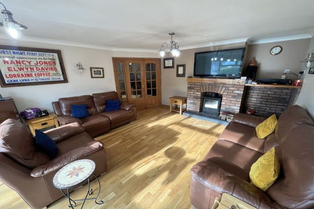 3, Somerset Drive, Usk photo 2