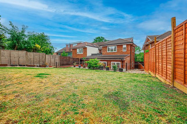 157, Great Elms Road, Hemel Hempstead photo 2