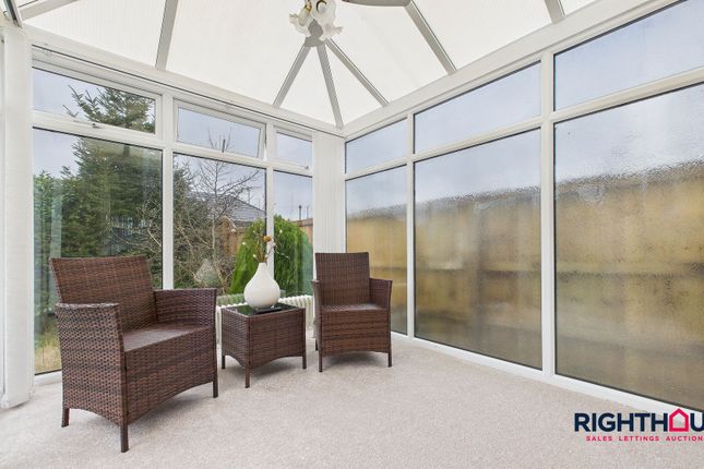 17 Mostyn Grove, Bradford photo 3