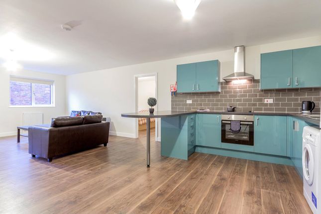Flat to rent in Blenheim Terrace, Leeds