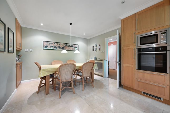Oaktree Lodge, Dukes Wood Drive, Gerrards Cross photo 3