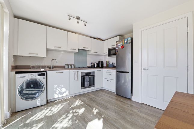 4 Strathy Close, Leicester photo 4