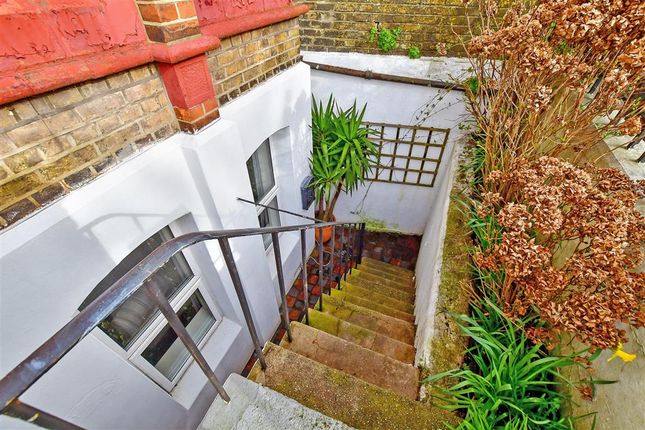Flat for sale in Elm Grove, Brighton, East Sussex