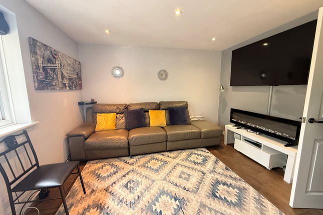 2, Florence Close, HARLOW photo 4