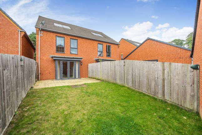 15 Sidney Martin Road,, Bordon, Hampshire photo 4