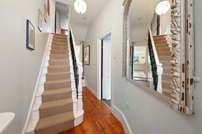 35, Parolles Road, London photo 3