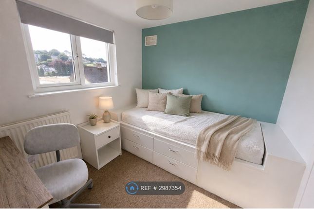 Old Hill Crescent, Falmouth photo 2