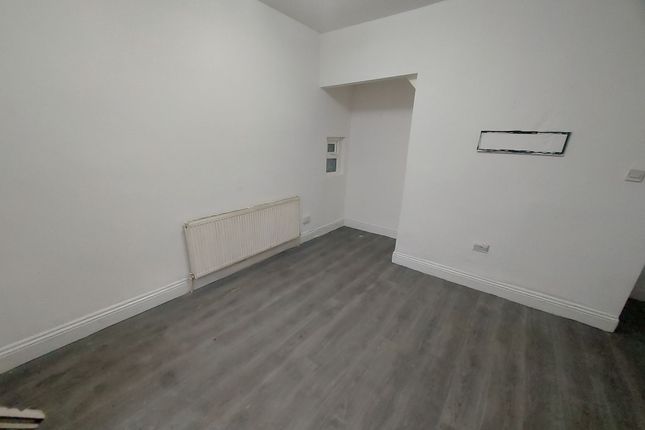 3 Cranbrook Street, Bradford photo 3