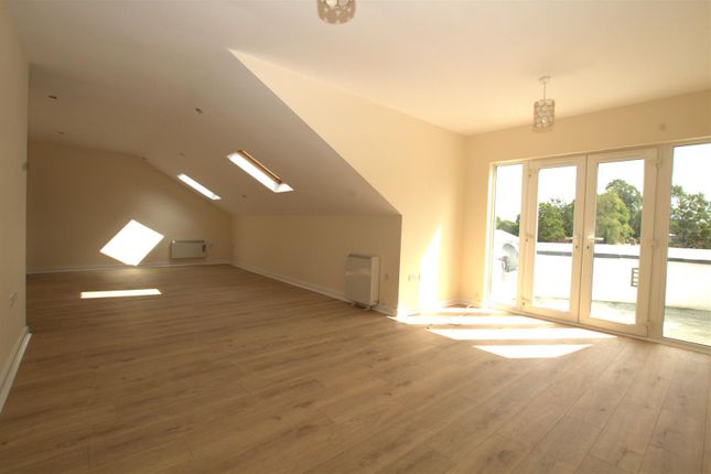 Master Bedroom.Jpg
