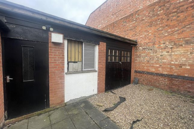 Thumbnail Commercial property to let in Clarendon Park Road, Leicester