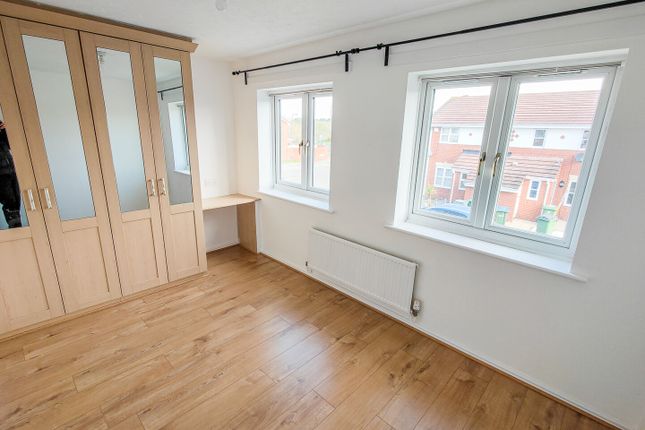 6, Newmarsh Road, Central Thamesmead photo 5