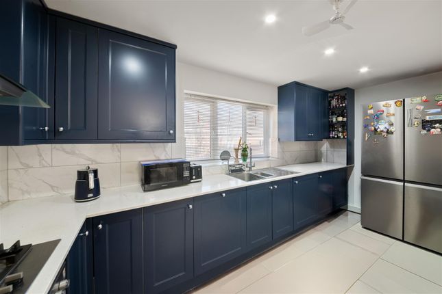 9, Morris Avenue, Uxbridge photo 2