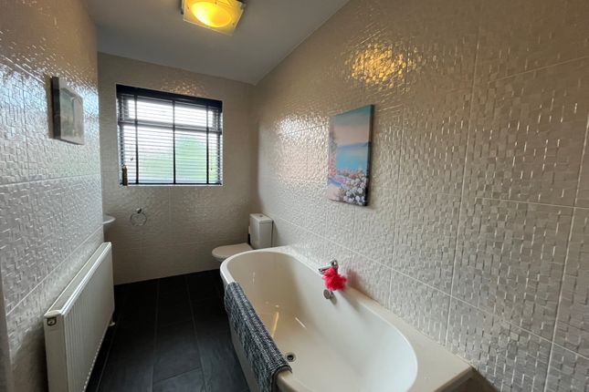 126, DONCASTER photo 3