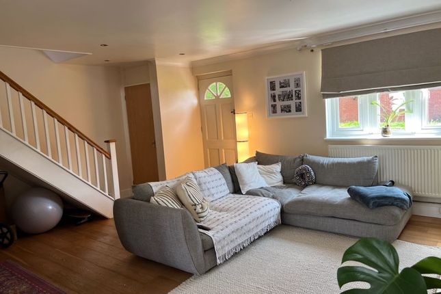3 Hobart Court, Gunthorpe Road, Marlow photo 2