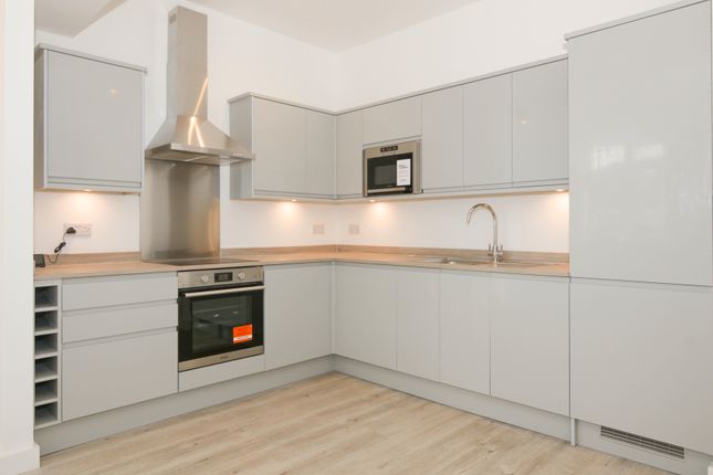 Flat 3, Laurence House, 28, Second Cross Road, Twickenham photo 4