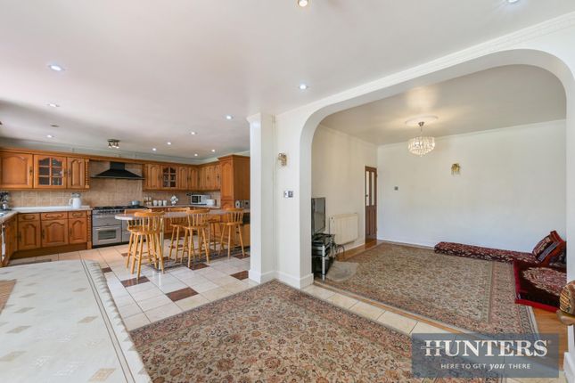 13, Blossom Waye, Hounslow photo 3