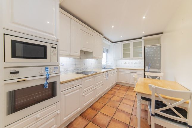 Flat 11 Henderson Court 88, Holden Road, London photo 4