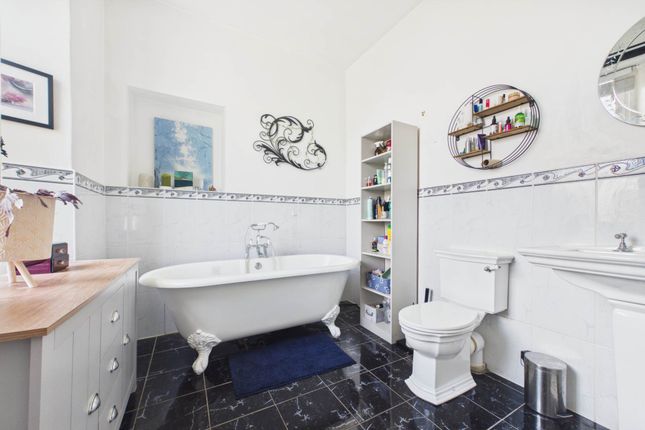 52, Glasgow Road, Strathaven photo 4