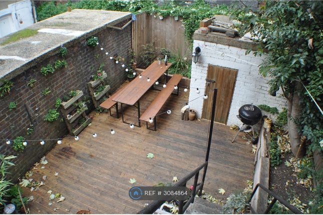 1-bed flat on London, £2,150/mo