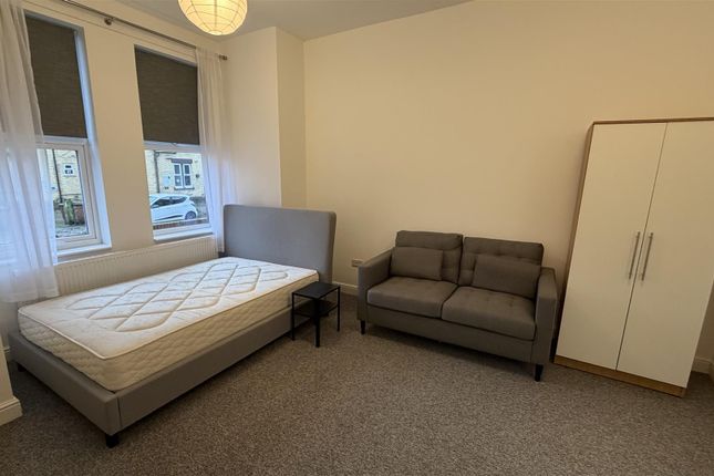 Flat 2, 2-4, Chatham Grove, Manchester photo 4