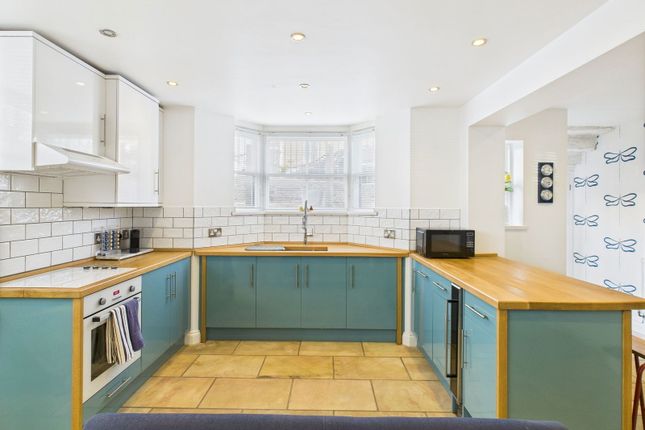 6, Crescent Place, Whitby photo 3