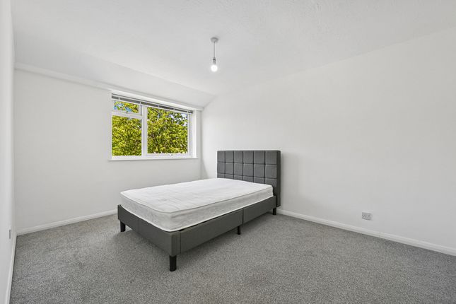 4, Newborough Green, London photo 4