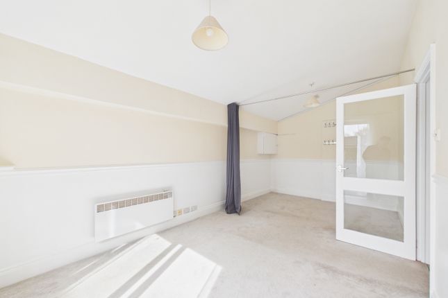 44B, High Street, Stonehouse photo 2