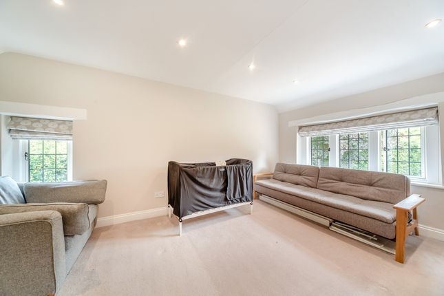 8560968-Interior01