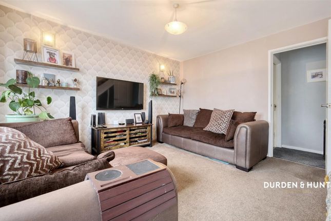 14 Church Close, Loughton photo 4