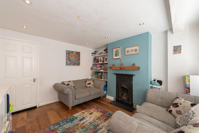 1, Gloucester Terrace, Crown Lane, London photo 5