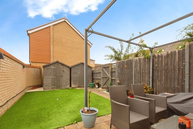 43, Theedway, Leighton Buzzard photo 2