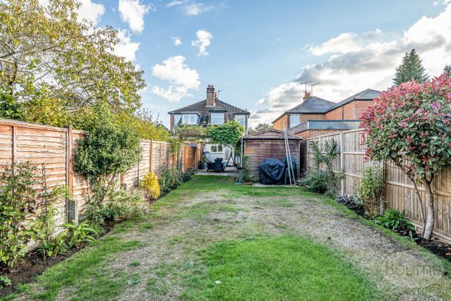 Sweetwater Lane, Guildford photo 4
