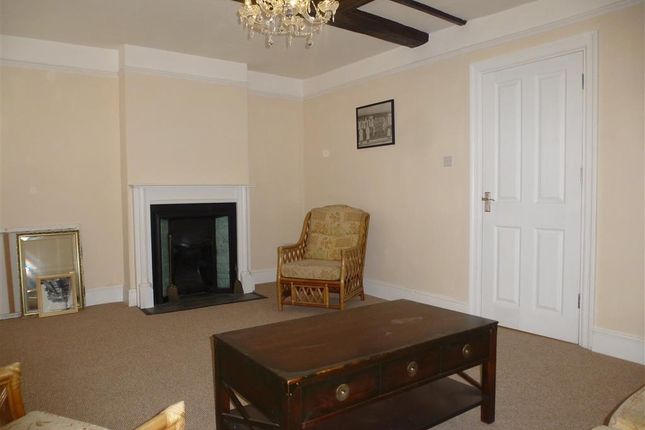 Flat B, 104, High Street, LOWESTOFT photo 2