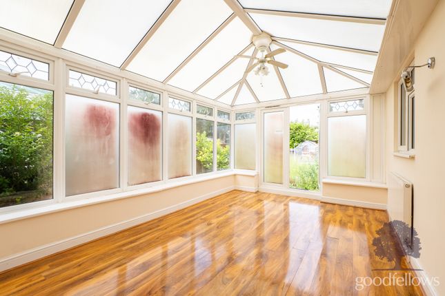 50, Longfield Avenue, Wallington photo 4
