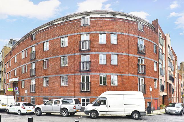 Flat for sale in Regents Gate House, Limehouse