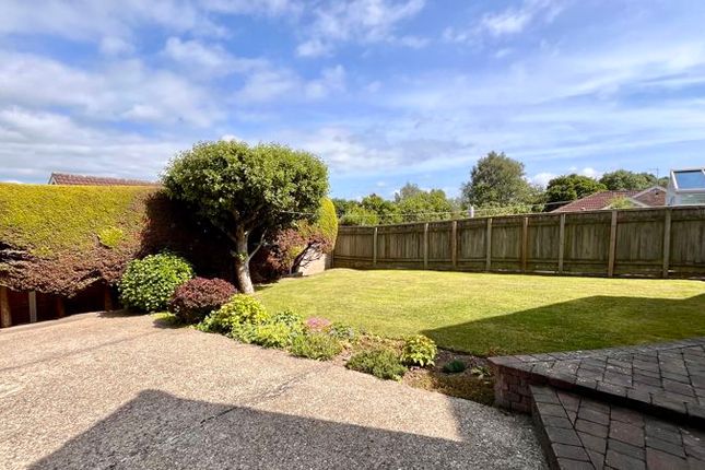 1, Cedar Close, Chard photo 4