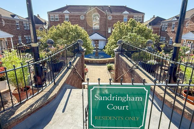 10, Sandringham Court, Huddersfield photo 2