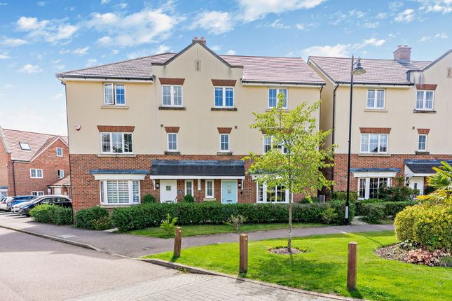 5-bed house on 20, Scarborough Drive, Rickmansworth, £849,999
