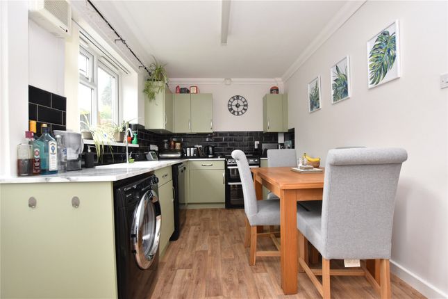 12, Garden House Lane, Wakefield photo 4