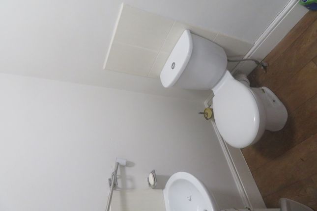 Flat 2 207, Manchester Road, Bury photo 5