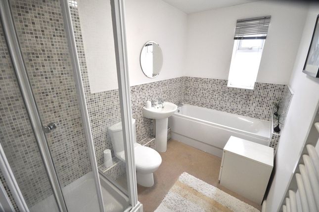 26, Finings Court, Staffordshire photo 5