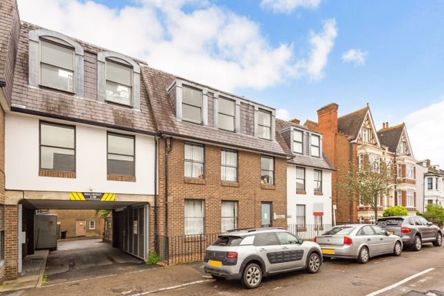 Flat to rent in St. Johns Road, Hampton Wick, Kingston Upon Thames